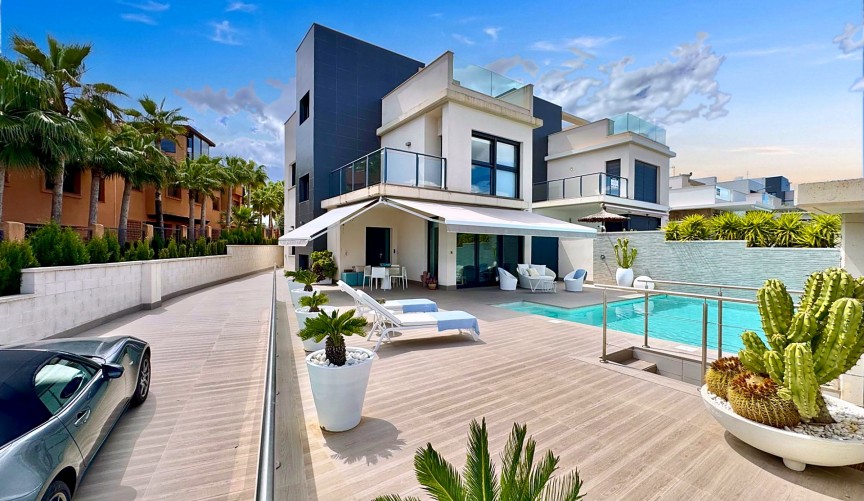 Resale - Villa -
San Miguel de Salinas - Bellavista