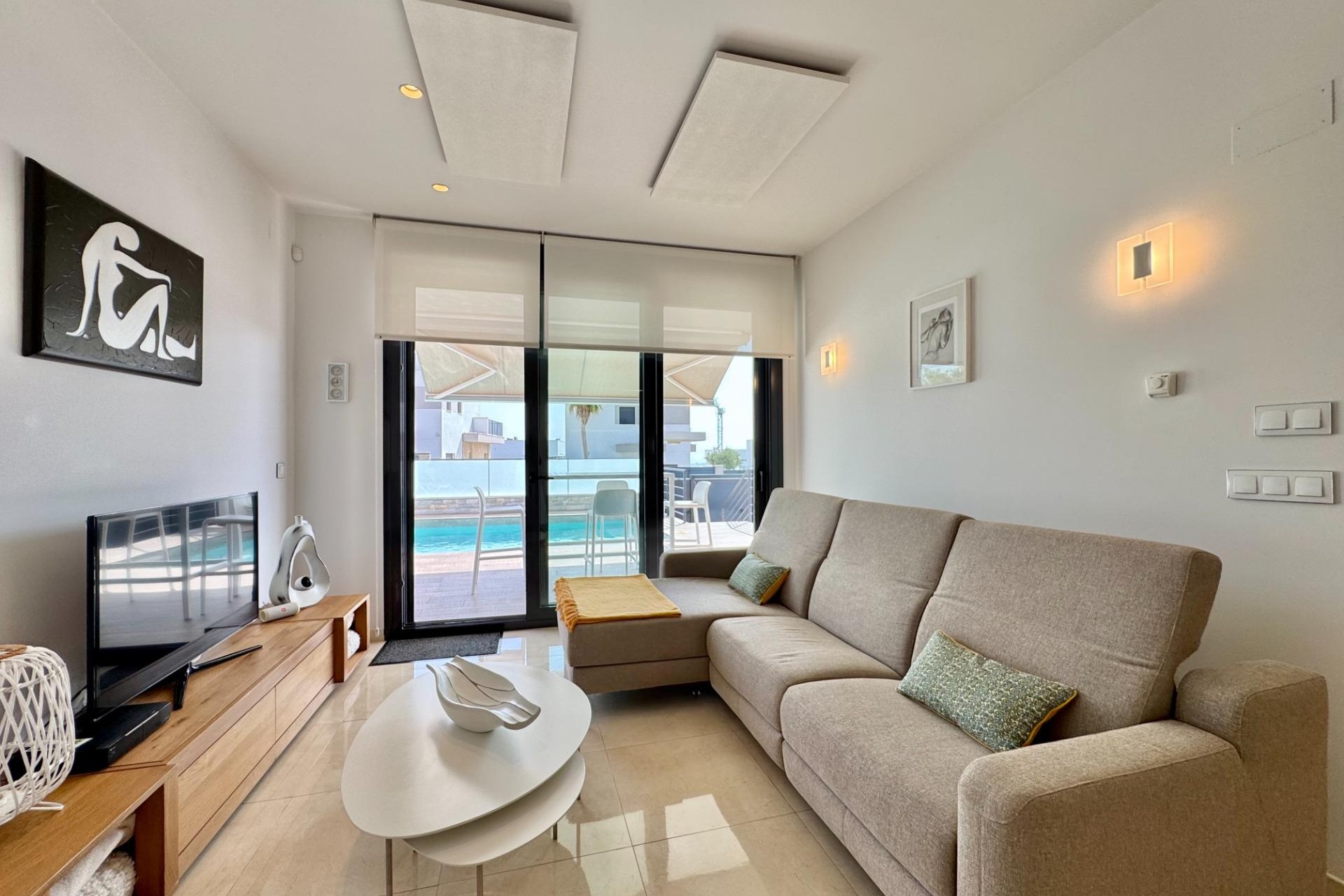 Resale - Villa -
San Miguel de Salinas - Bellavista