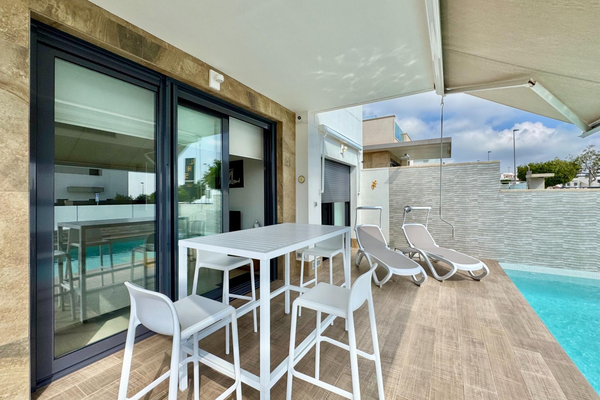 Resale - Villa -
San Miguel de Salinas - Bellavista