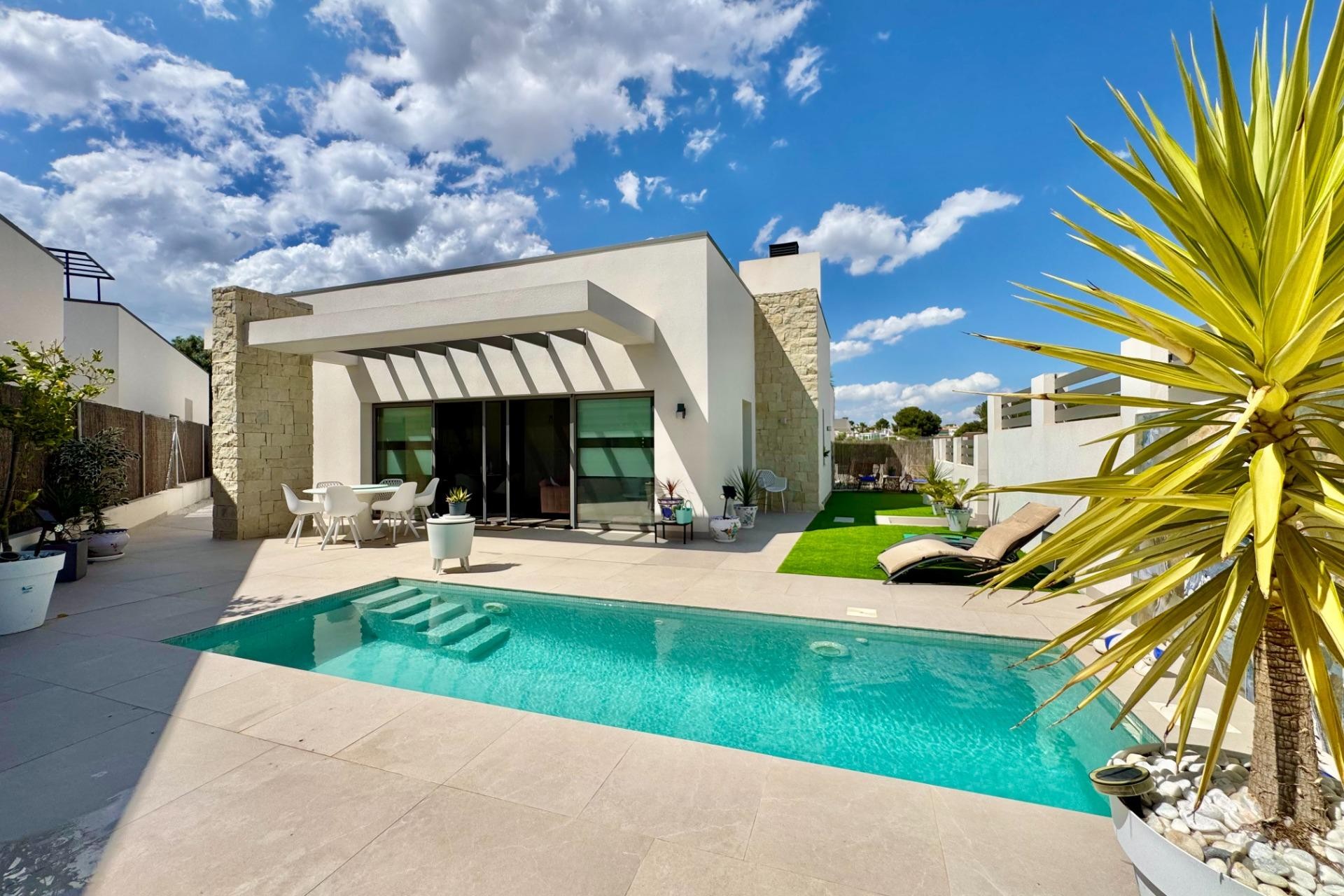 Resale - Villa -
San Miguel de Salinas - Blue Lagoon - Galán