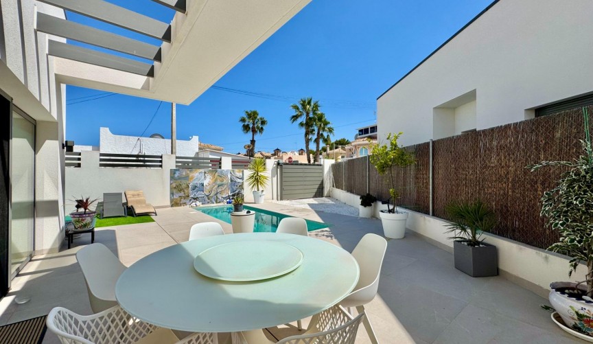 Resale - Villa -
San Miguel de Salinas - Blue Lagoon - Galán