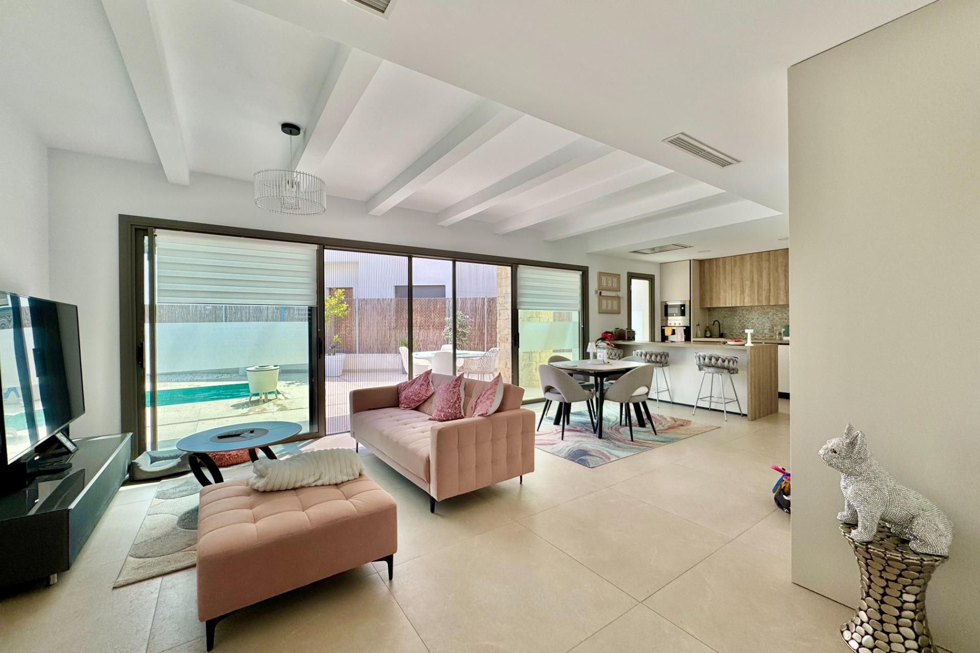 Resale - Villa -
San Miguel de Salinas - Blue Lagoon - Galán