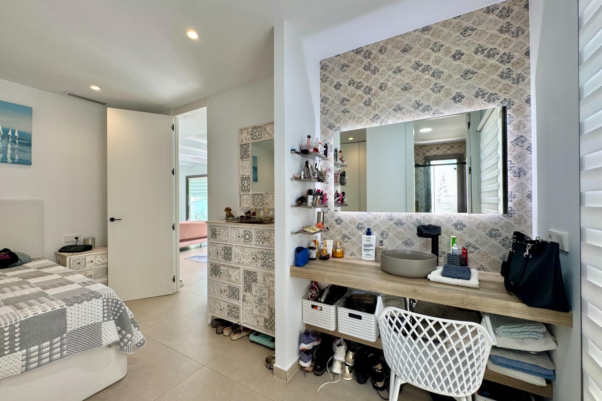 Resale - Villa -
San Miguel de Salinas - Blue Lagoon - Galán