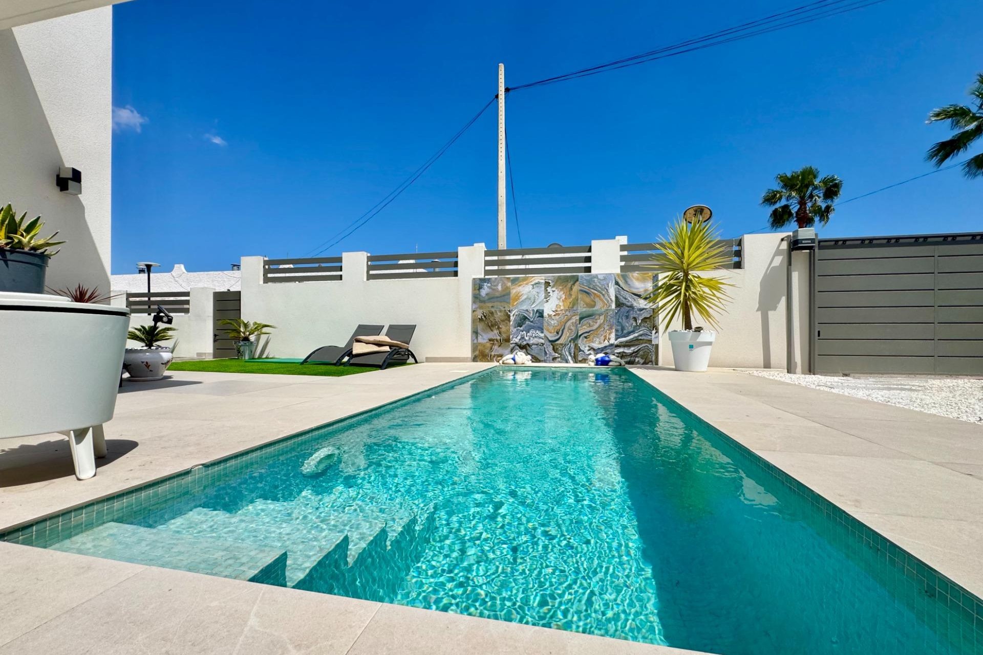 Resale - Villa -
San Miguel de Salinas - Blue Lagoon - Galán
