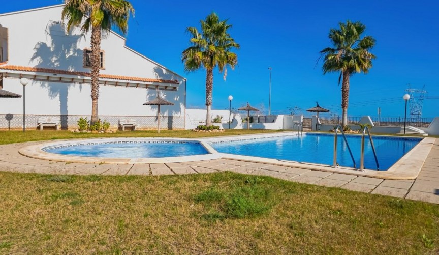 Resale - Villa -
San Miguel de Salinas - Inland