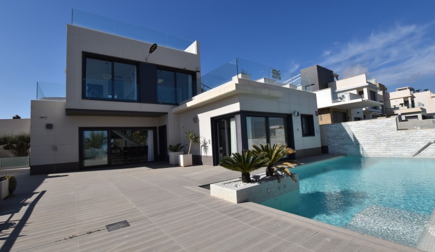 Resale - Villa -
San Miguel de Salinas - Inland