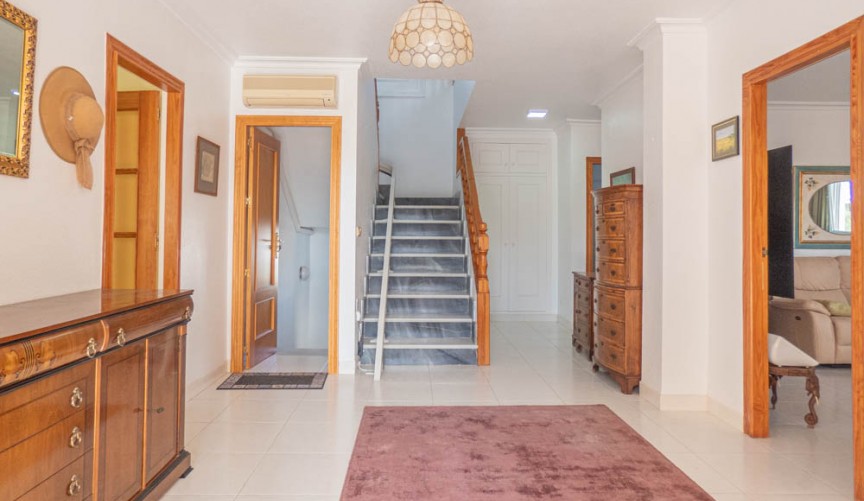 Resale - Villa -
San Miguel de Salinas - Inland