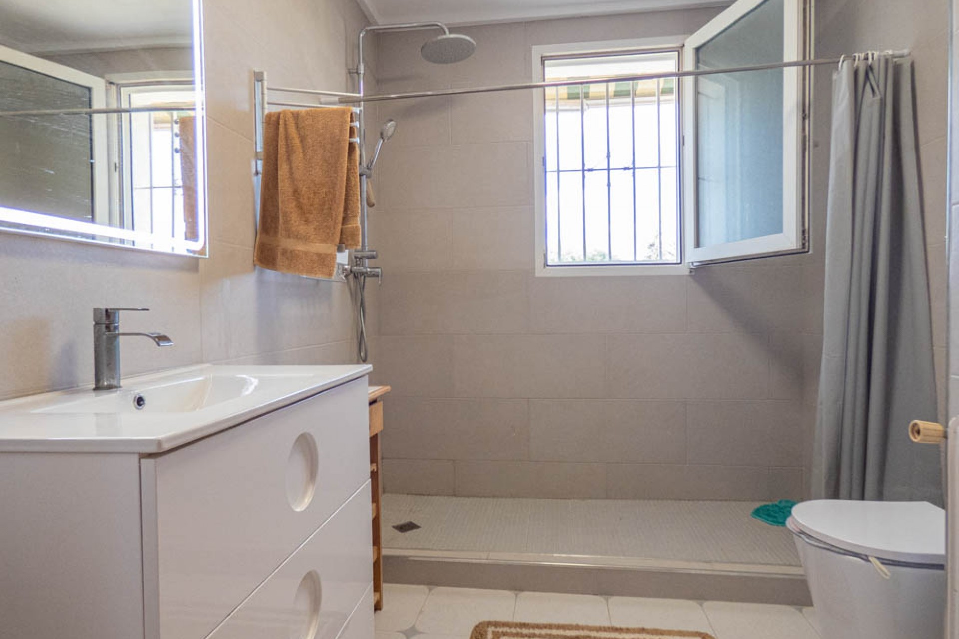 Resale - Villa -
San Miguel de Salinas - Inland