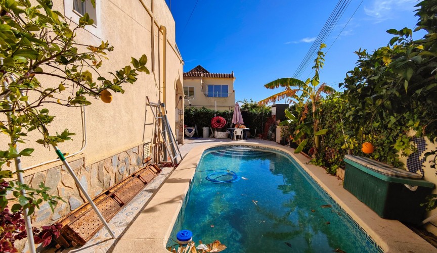 Resale - Villa -
San Miguel de Salinas - Inland