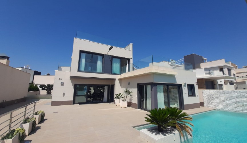 Resale - Villa -
San Miguel de Salinas - Inland