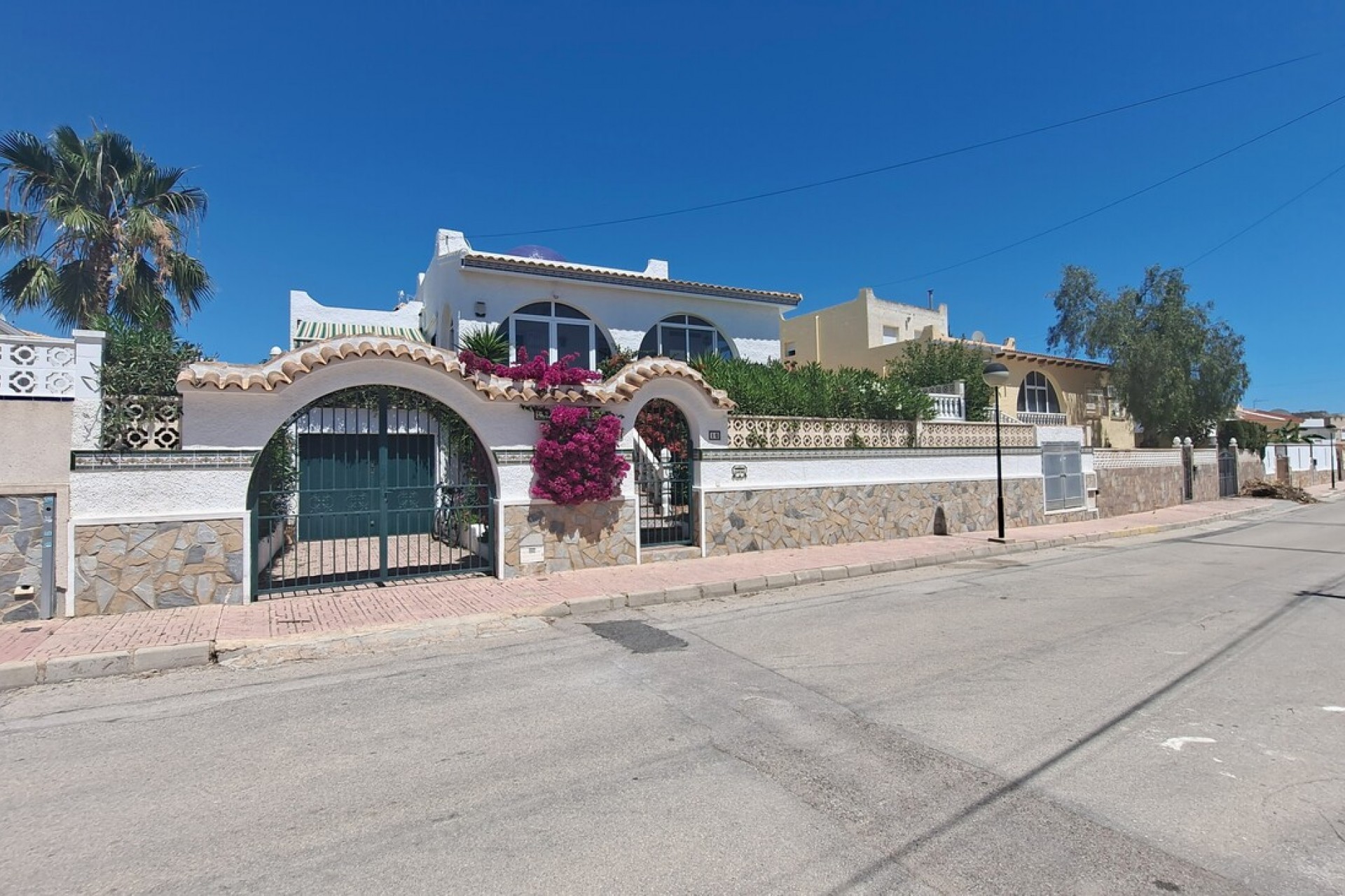 Resale - Villa -
San Miguel de Salinas - Inland