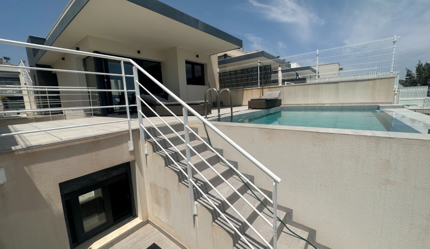 Resale - Villa -
San Miguel de Salinas - Inland