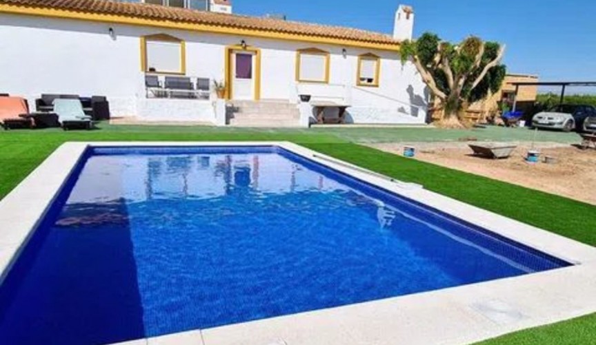 Resale - Villa -
San Miguel de Salinas - Inland