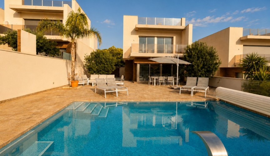Resale - Villa -
San Miguel de Salinas - Inland