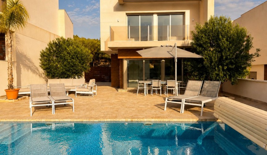 Resale - Villa -
San Miguel de Salinas - Inland