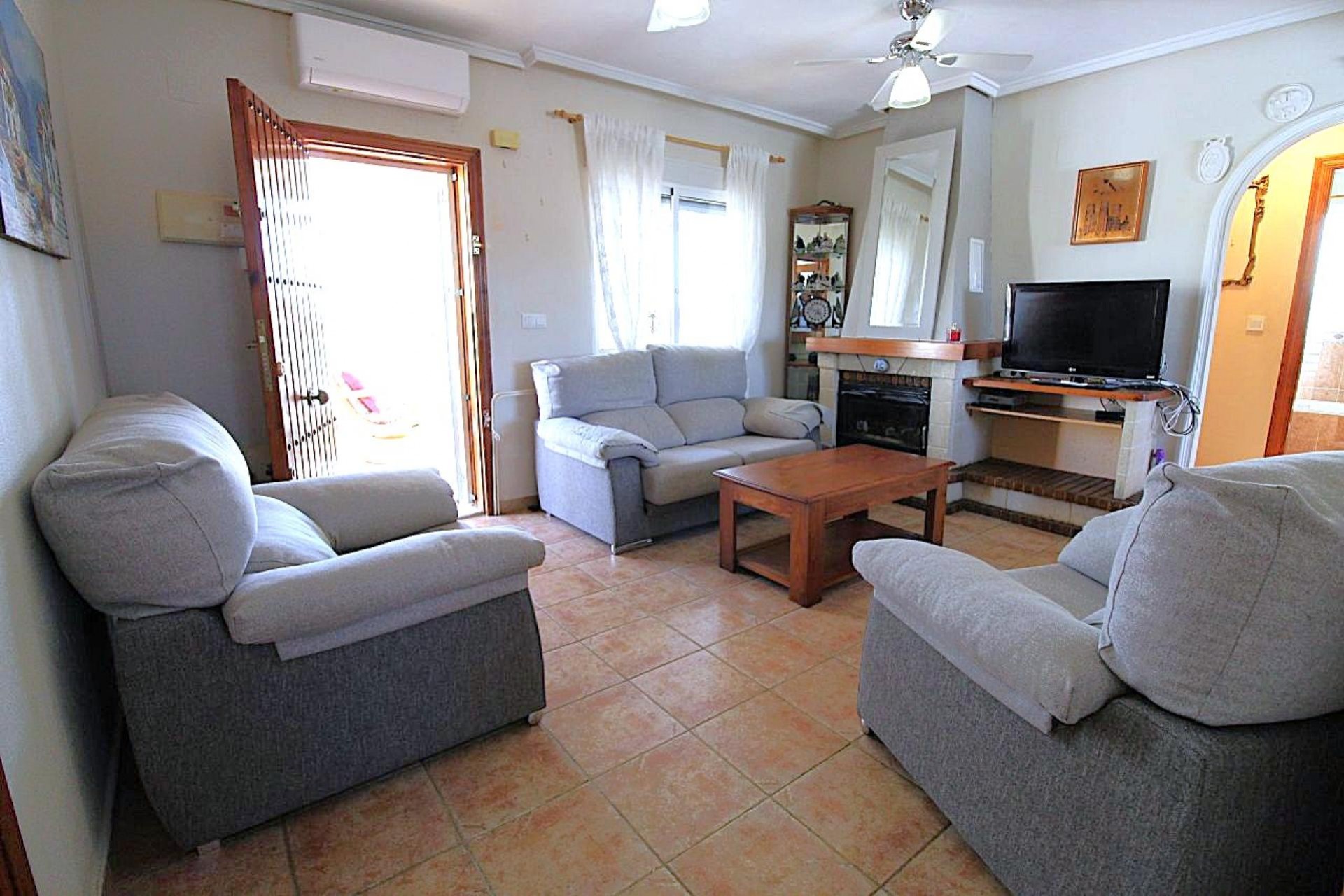 Resale - Villa -
San Miguel de Salinas - Inland