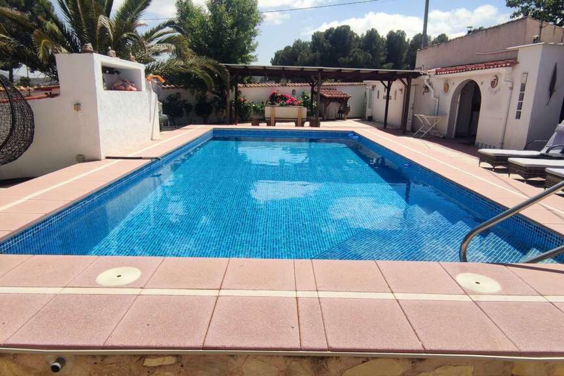 Resale - Villa -
Sax - Inland