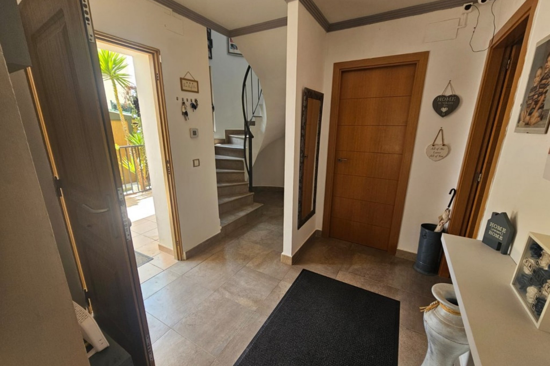 Resale - Villa -
Sierra Cortina - Inland