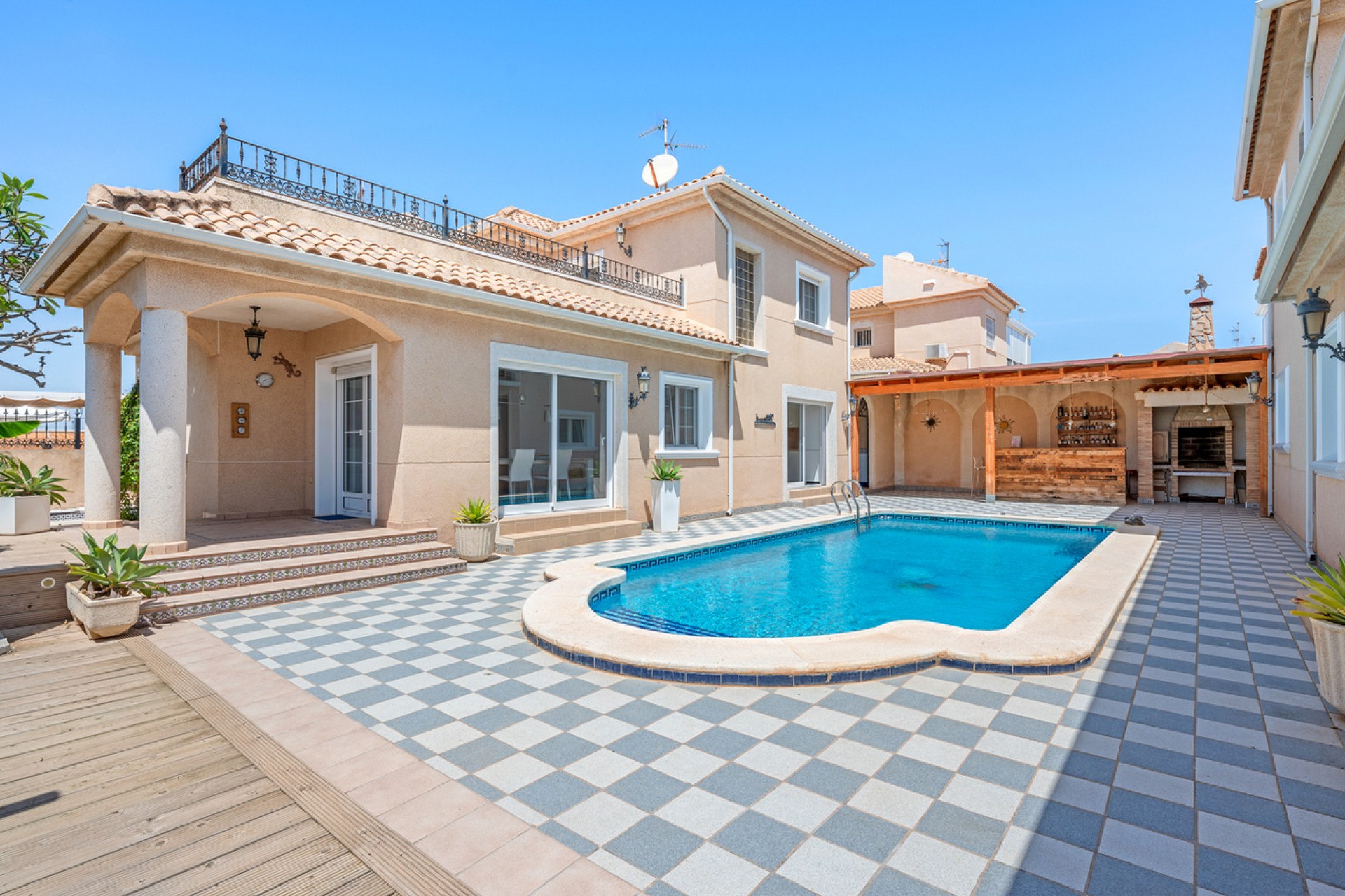 Resale - Villa -
Torre de la Horadada - Costa Blanca