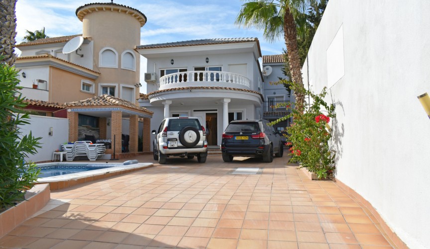 Resale - Villa -
Torremendo - Costa Blanca