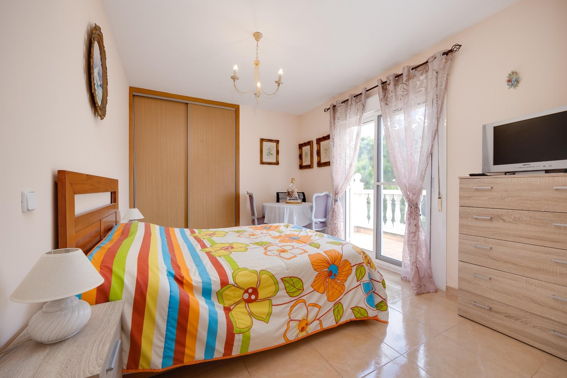 Resale - Villa -
Torrevieja - aguas nuevas