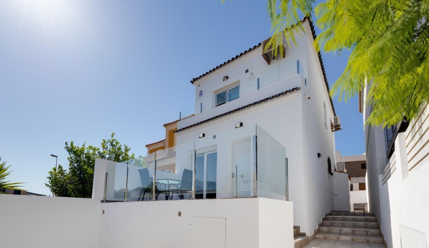 Resale - Villa -
Torrevieja - aguas nuevas