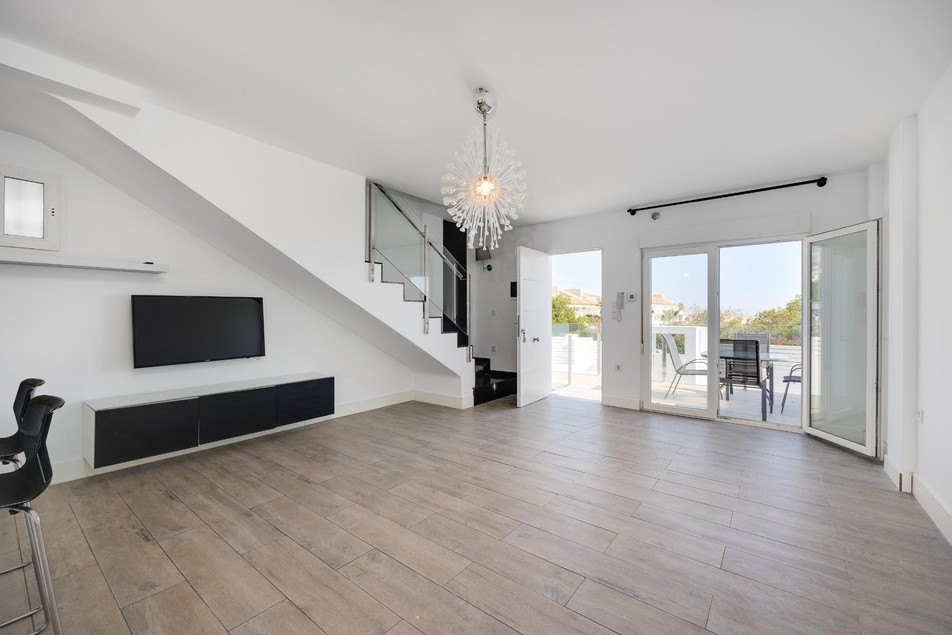 Resale - Villa -
Torrevieja - aguas nuevas