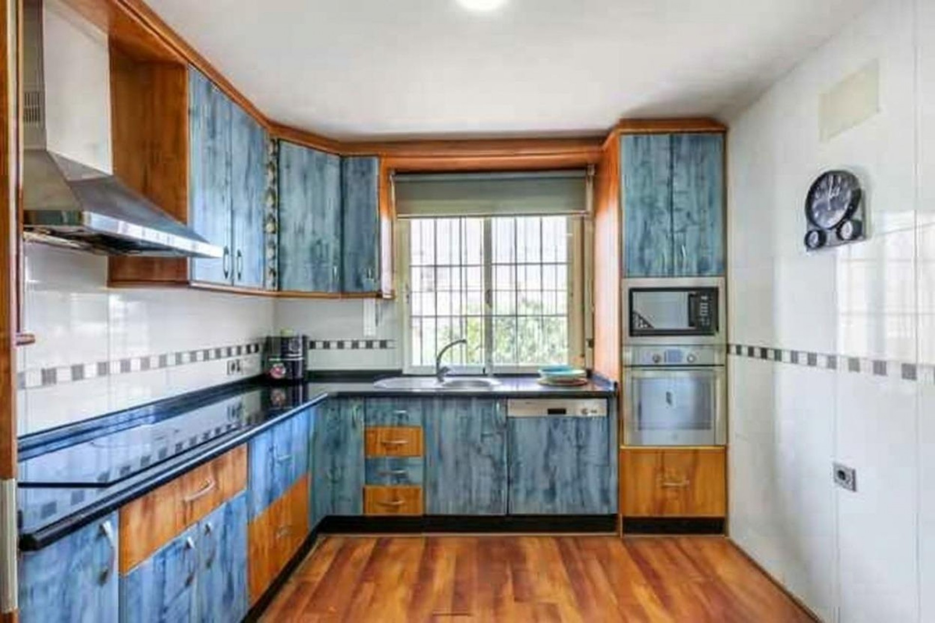 Resale - Villa -
Torrevieja - aguas nuevas