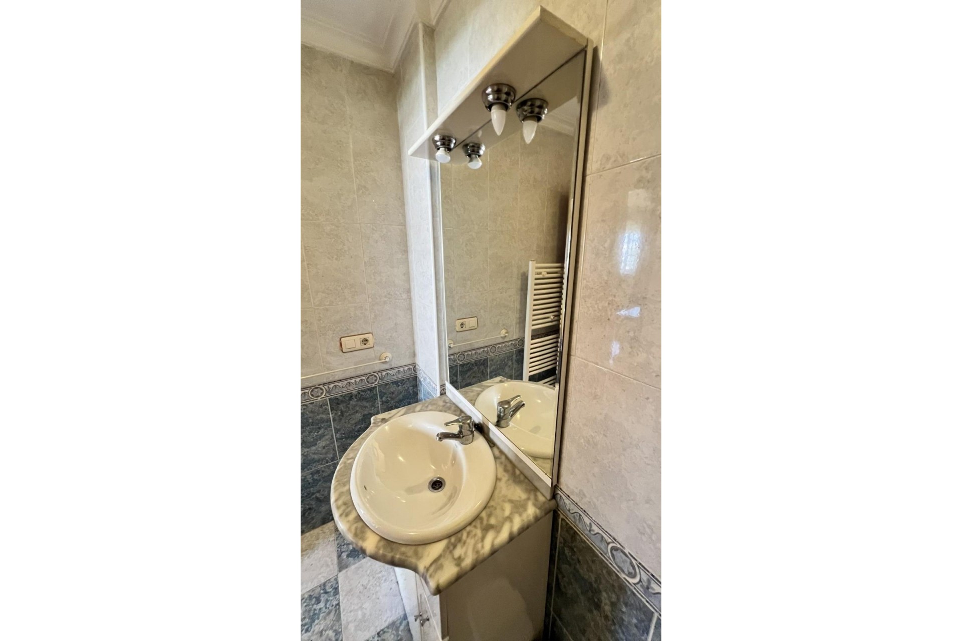 Resale - Villa -
Torrevieja - aguas nuevas