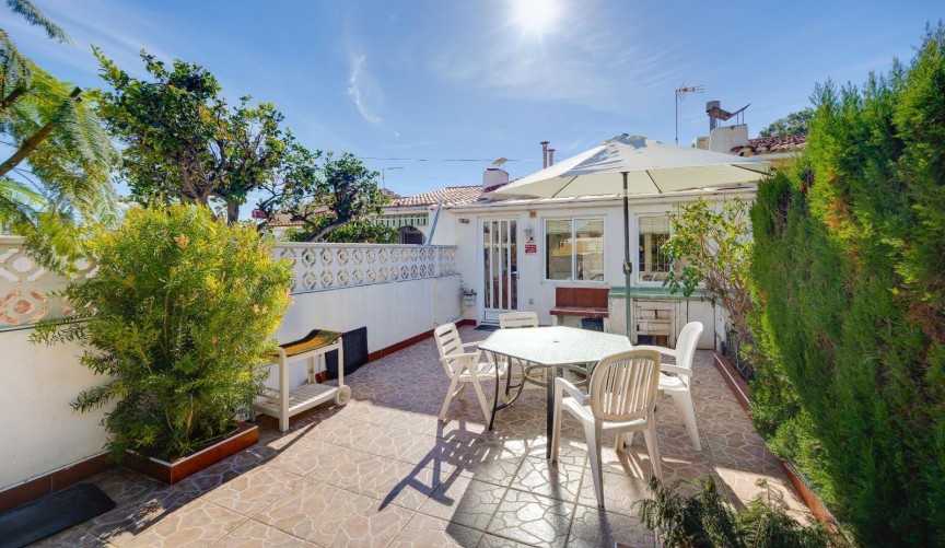 Resale - Villa -
Torrevieja - Calas Blanca