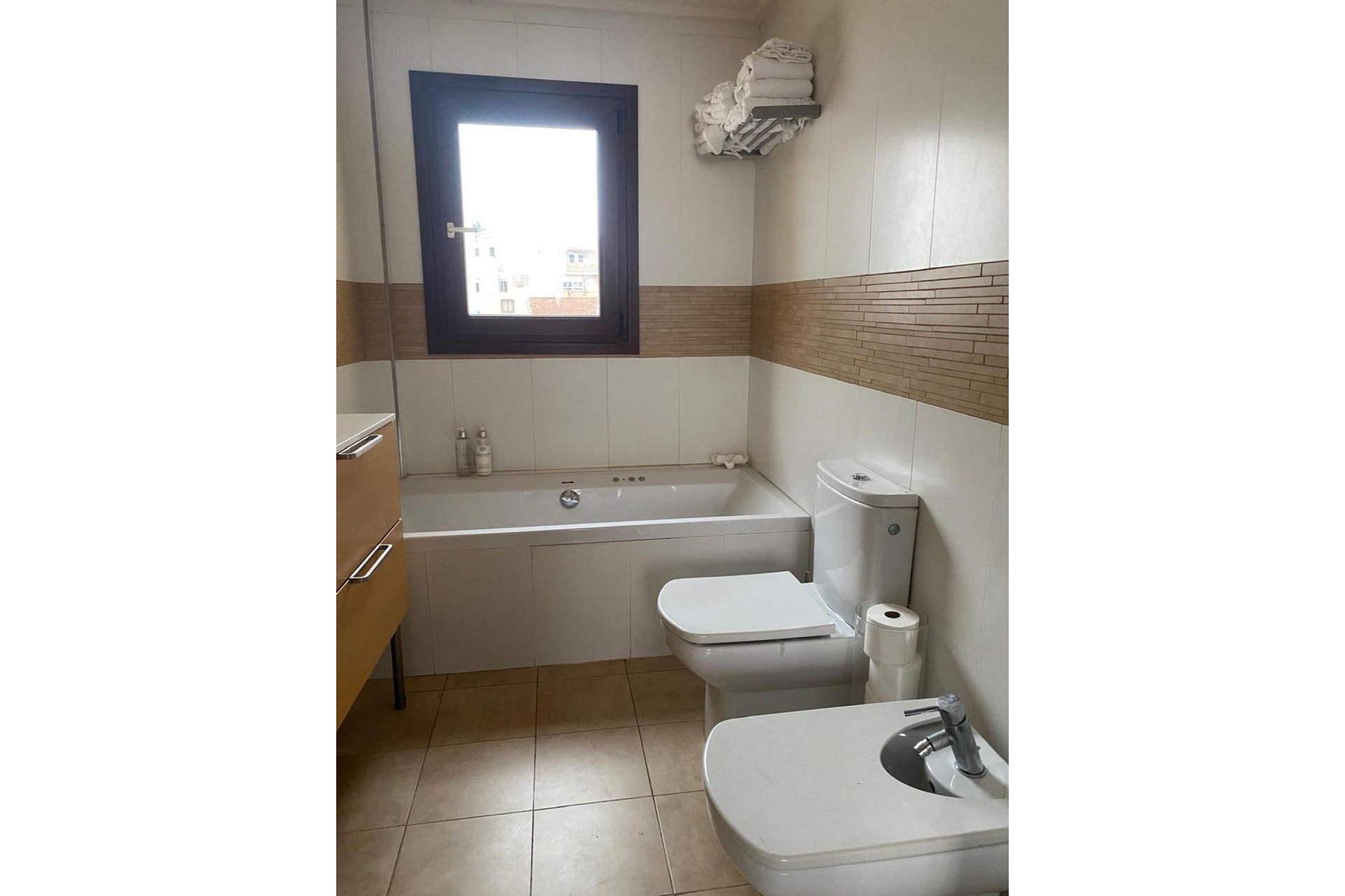 Resale - Villa -
Torrevieja - Centro - Muelle Pesquero