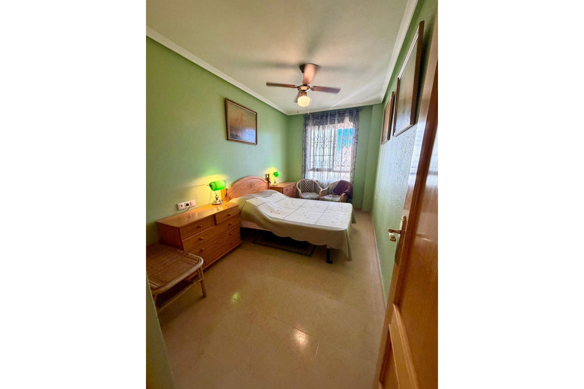 Resale - Villa -
Torrevieja - Centro