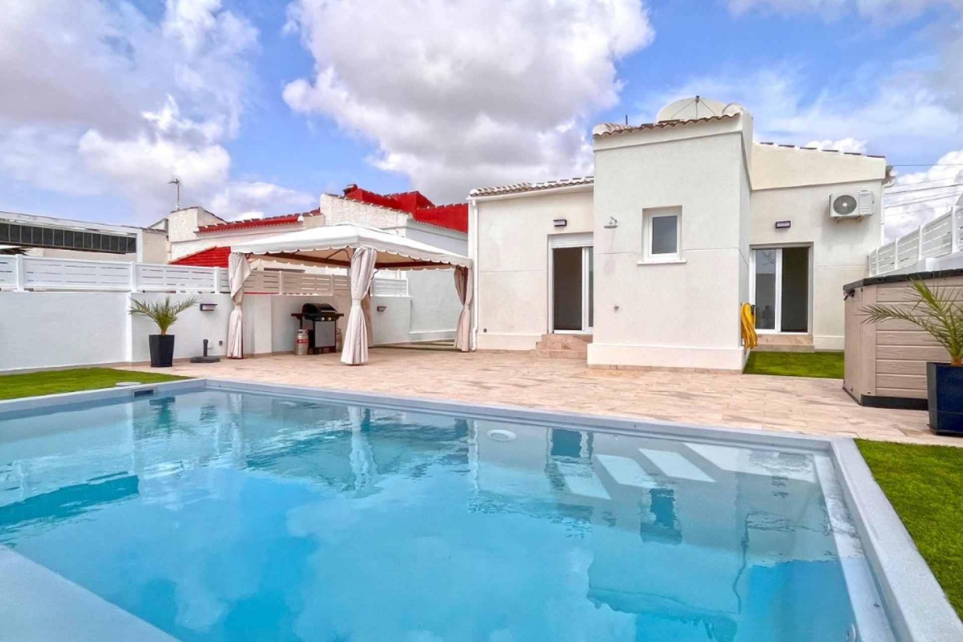 Resale - Villa -
Torrevieja - Costa Blanca