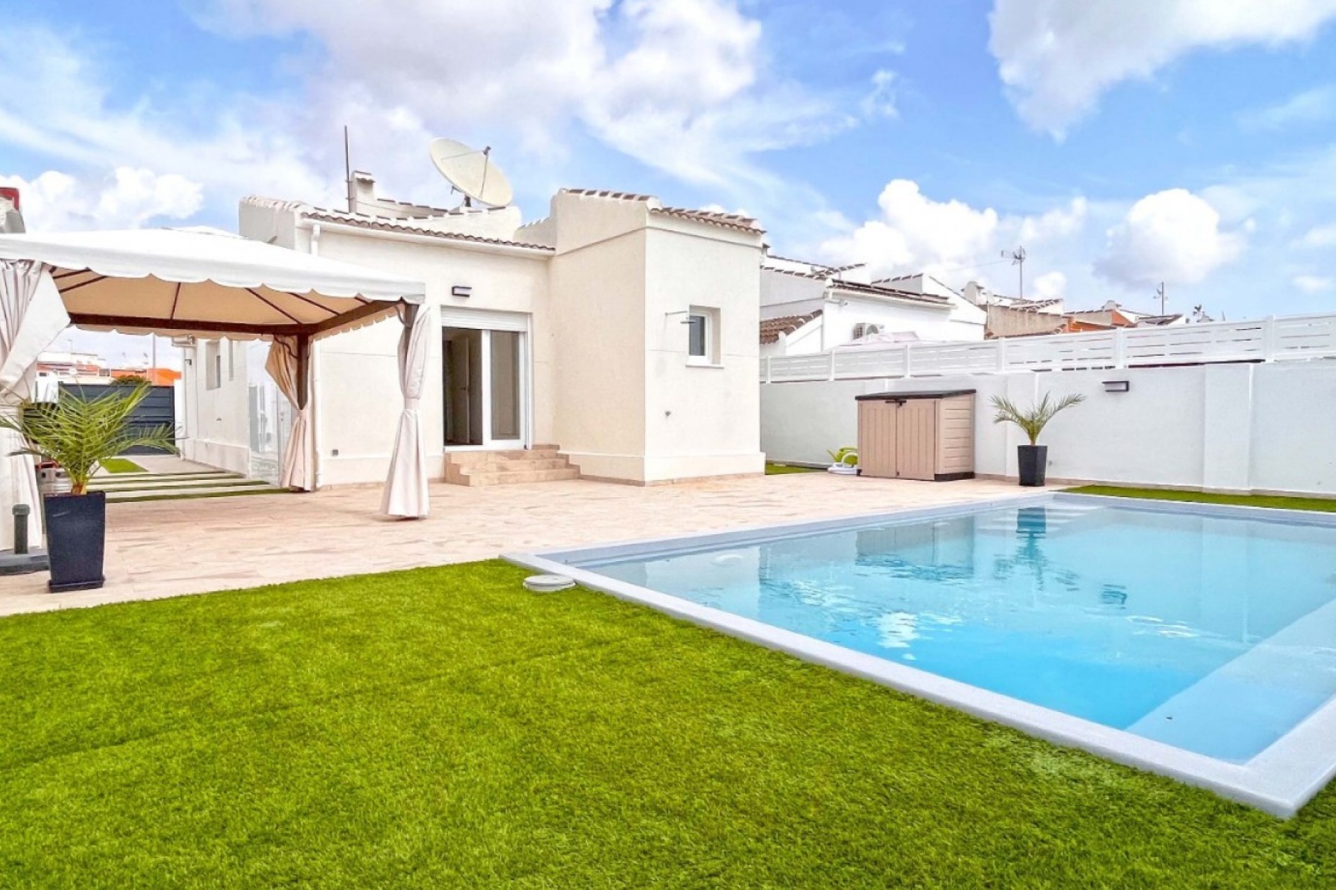 Resale - Villa -
Torrevieja - Costa Blanca