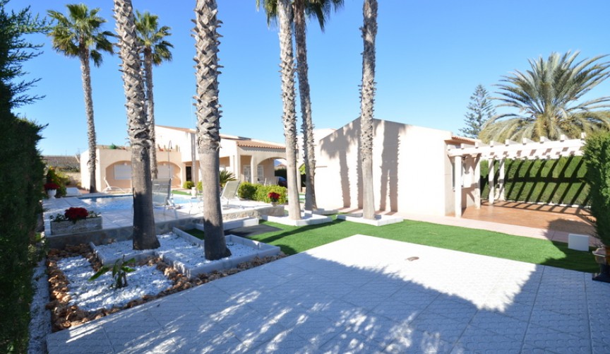 Resale - Villa -
Torrevieja - Costa Blanca