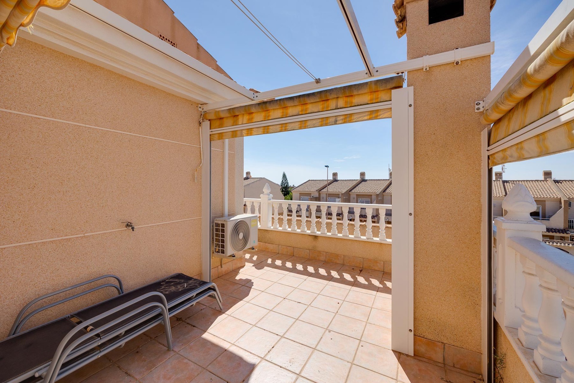 Resale - Villa -
Torrevieja - Costa Blanca