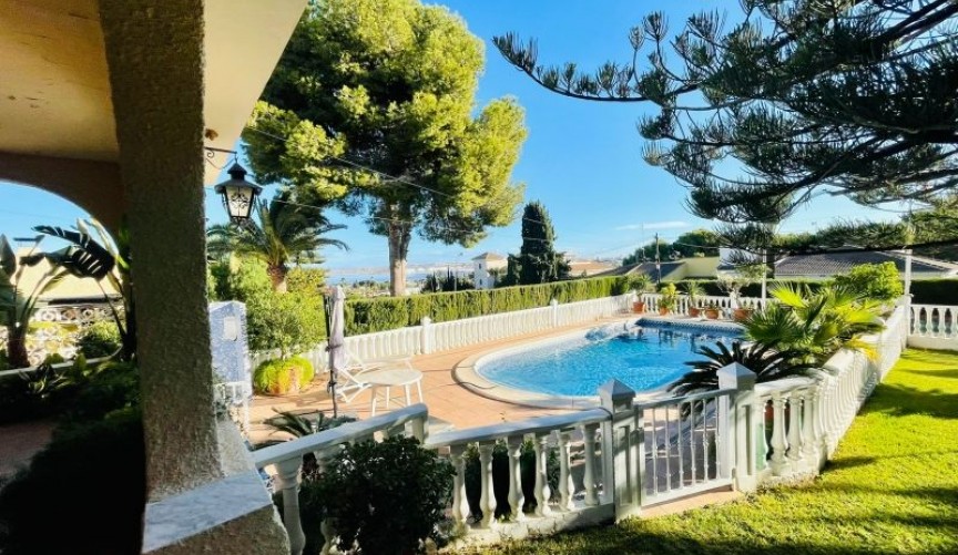 Resale - Villa -
Torrevieja - Costa Blanca