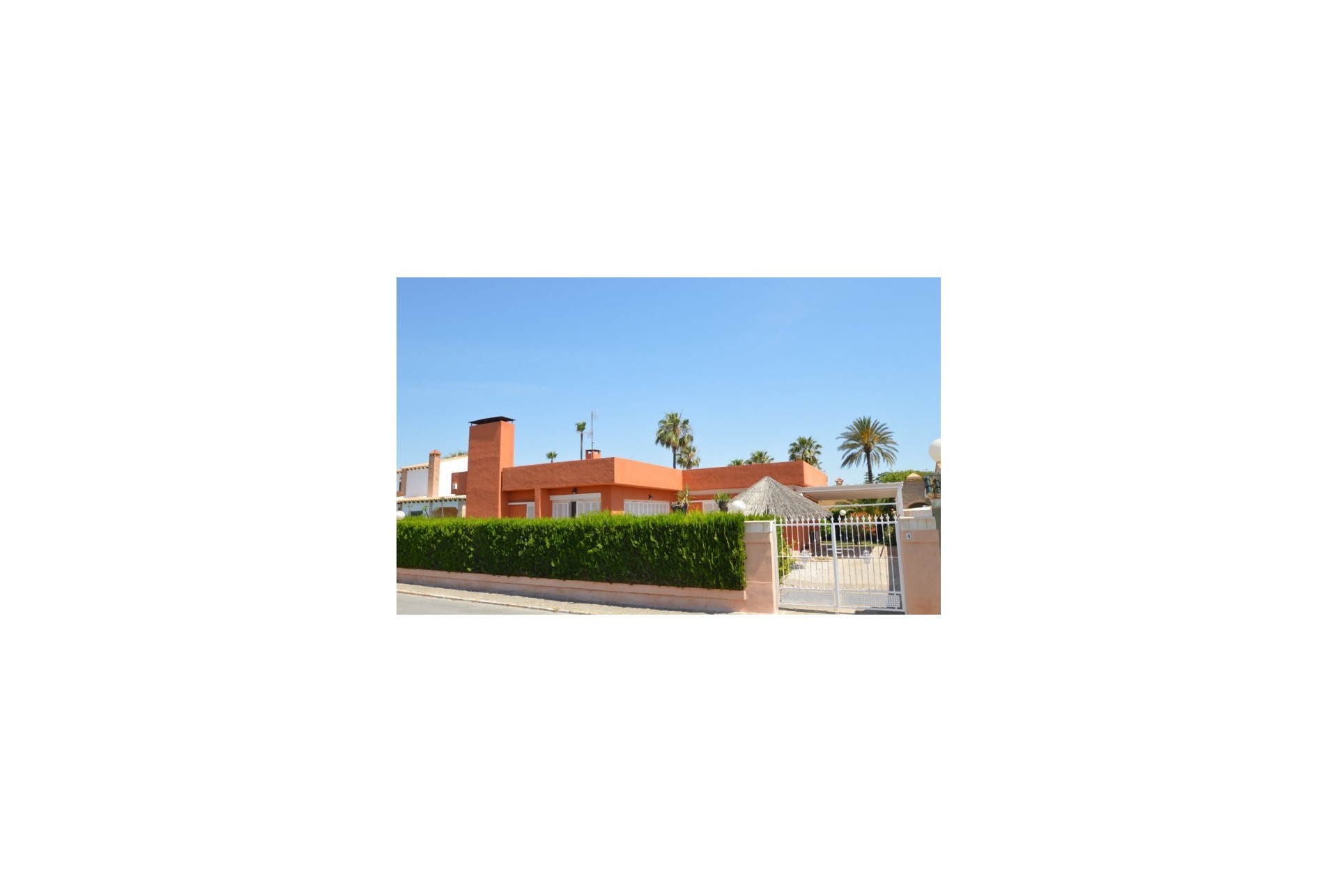 Resale - Villa -
Torrevieja - Costa Blanca