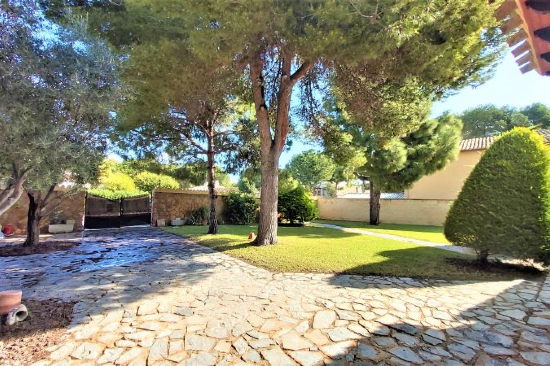 Resale - Villa -
Torrevieja - Costa Blanca