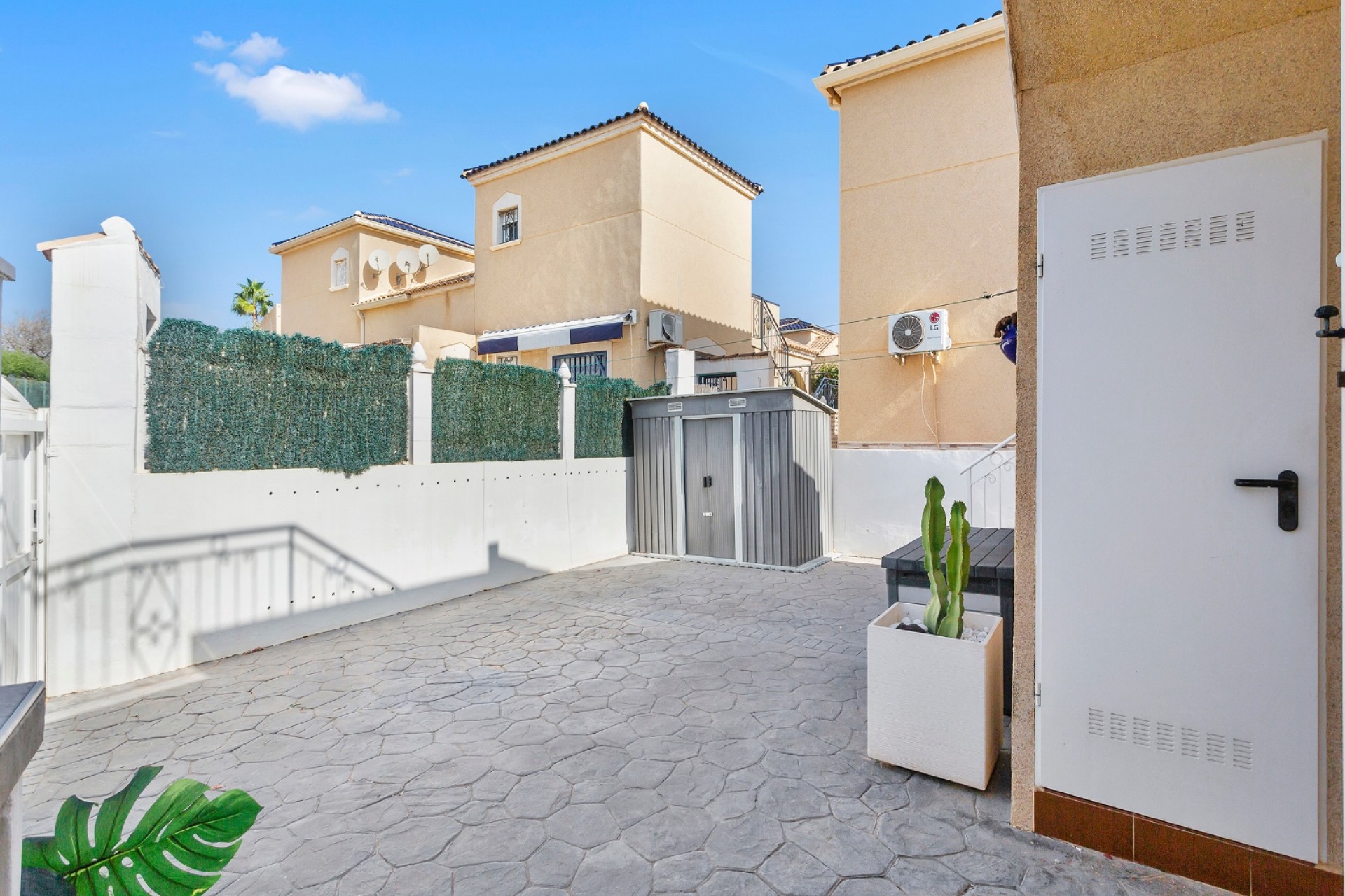 Resale - Villa -
Torrevieja - Costa Blanca