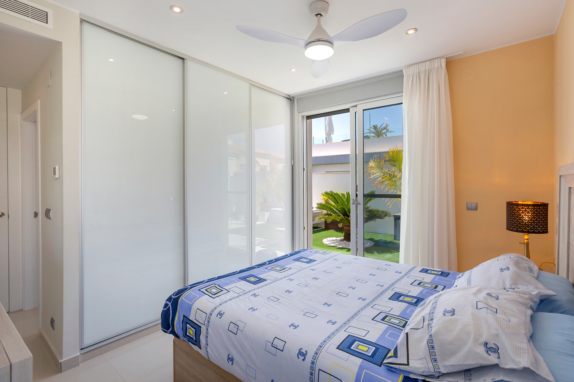 Resale - Villa -
Torrevieja - Costa Blanca