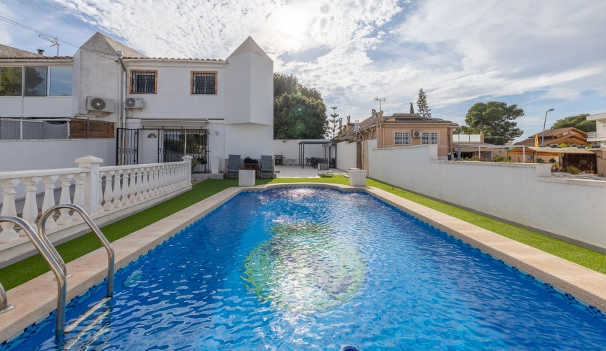 Resale - Villa -
Torrevieja - Costa Blanca