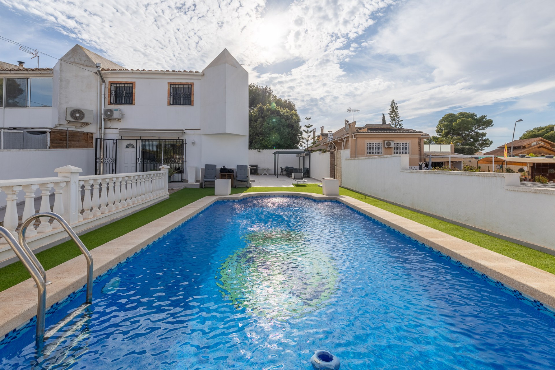 Resale - Villa -
Torrevieja - Costa Blanca