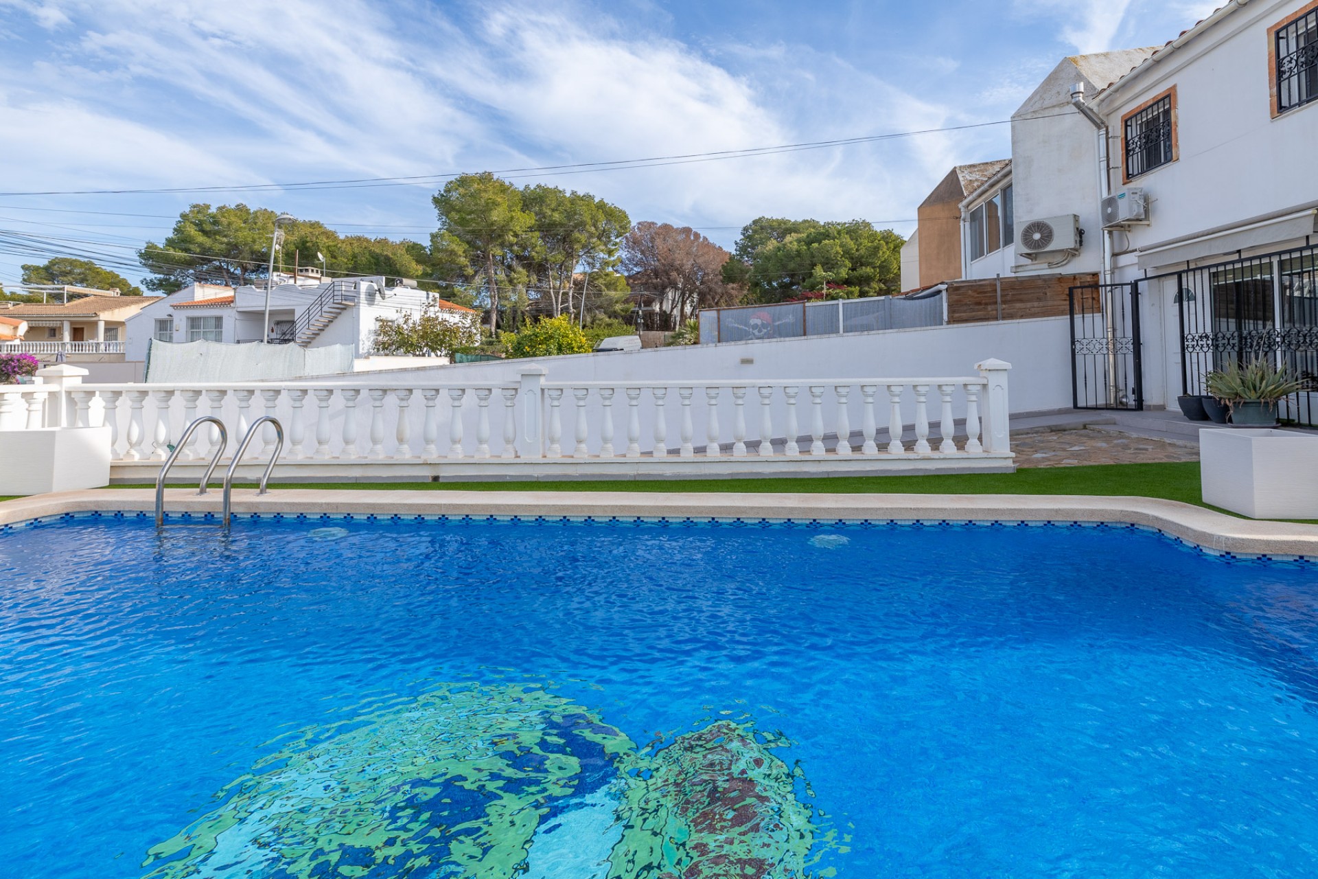 Resale - Villa -
Torrevieja - Costa Blanca