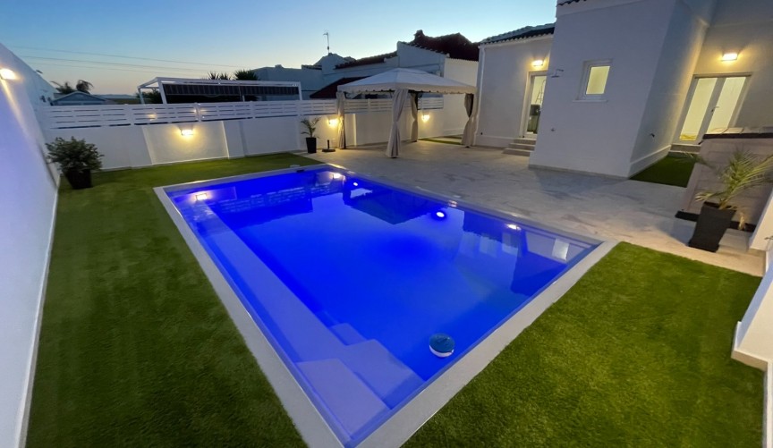 Resale - Villa -
Torrevieja - Costa Blanca