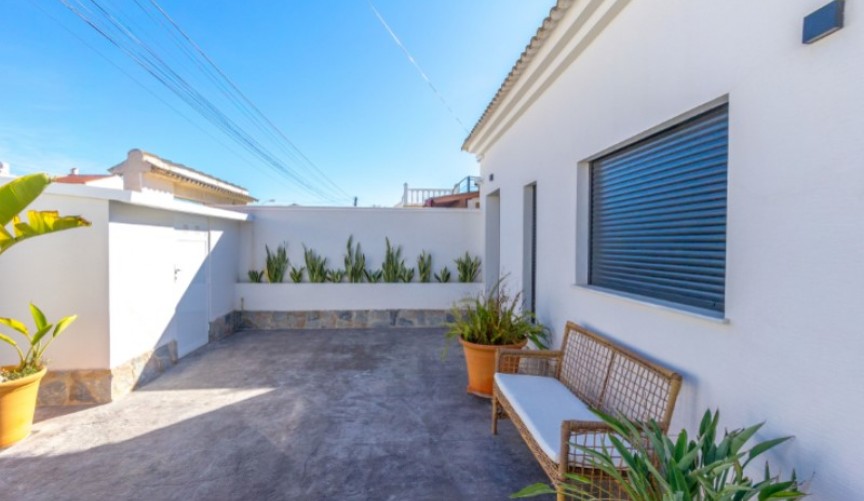 Resale - Villa -
Torrevieja - Costa Blanca