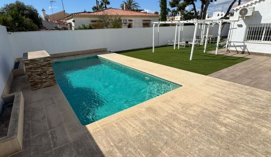 Resale - Villa -
Torrevieja - Costa Blanca