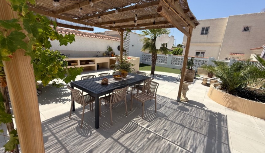 Resale - Villa -
Torrevieja - Costa Blanca