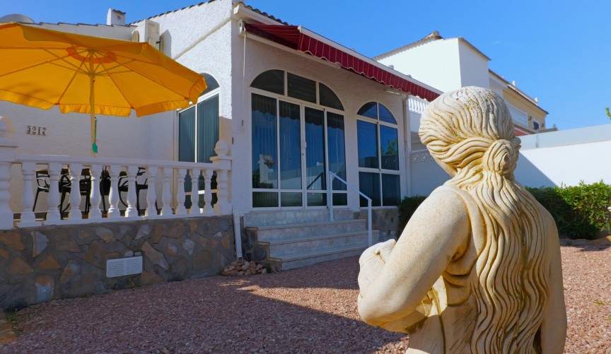 Resale - Villa -
Torrevieja - Costa Blanca