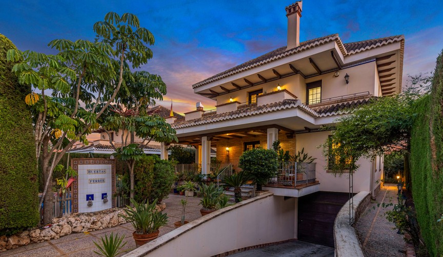 Resale - Villa -
Torrevieja - Costa Blanca